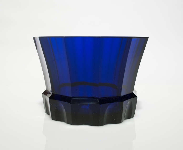 Josef Hoffmann faceted cobalt blue bowl for Wiener Werkstatte, Austria circa 1920's. WW mark engraved on bottom. Excellent condition, no chips, some wear inside bottom surface and age appropriate scratches on bottom. Height: 5
