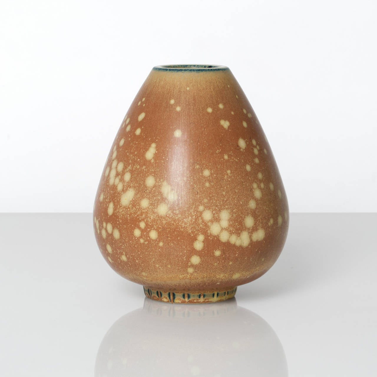Swedish midcentury ceramic vase with a beautiful spotted glaze and a detailed foot by Gunnar Nylund for Rorstrand, circa 1940s. 
Height 6.5