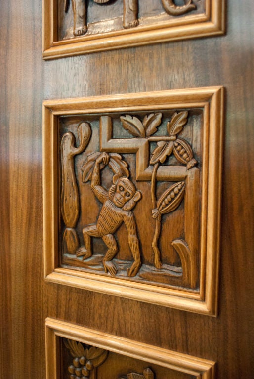 Swedish Art Deco 2-door cabinet with carved panels Eugen Hoglund 4