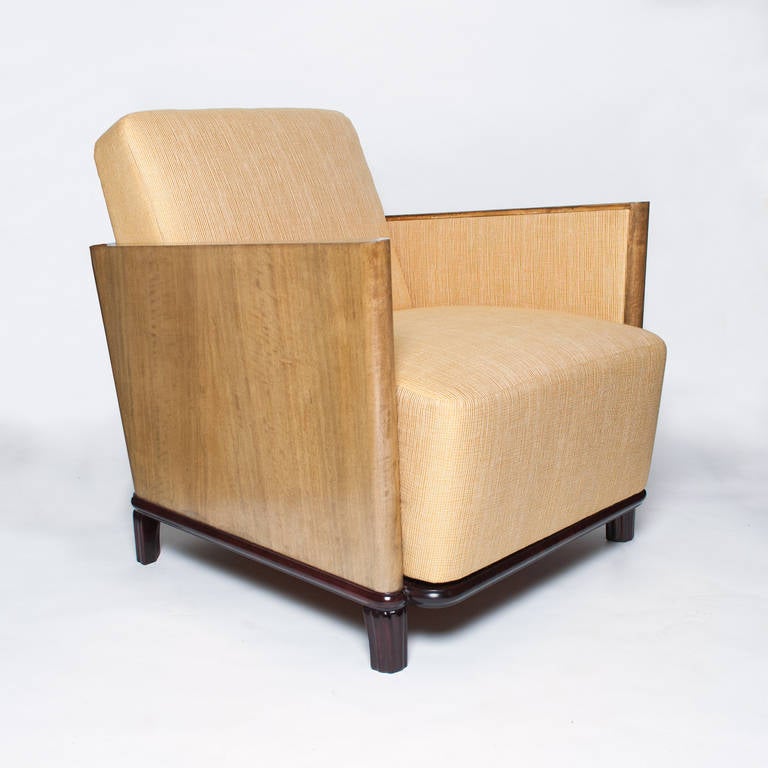 Scandinavian Modern, Swedish Art Deco lounge chair with elmwood veneer on sides and back and detailed with mahogany trim and carved feet. Chair is newly restored and newly upholstered in a textured gold fabric.
Measures: Height 30