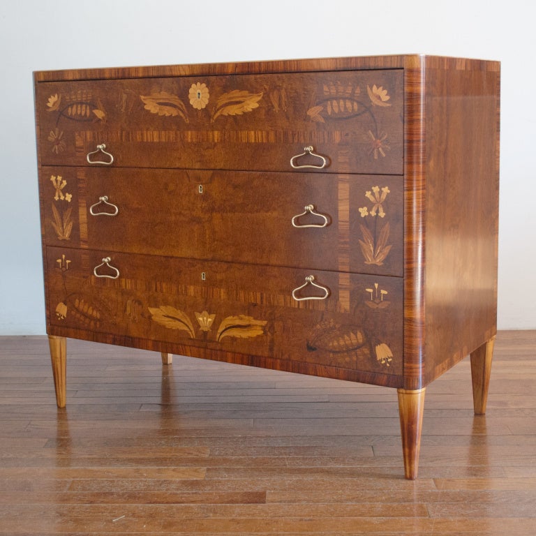 20th Century Elegant Swedish Art Deco chest of drawers with floral marquetry