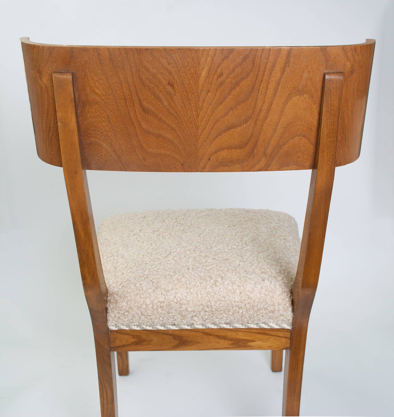 Scandinavian Modern Klismos Dining Chairs in Elm Set of Six For Sale at