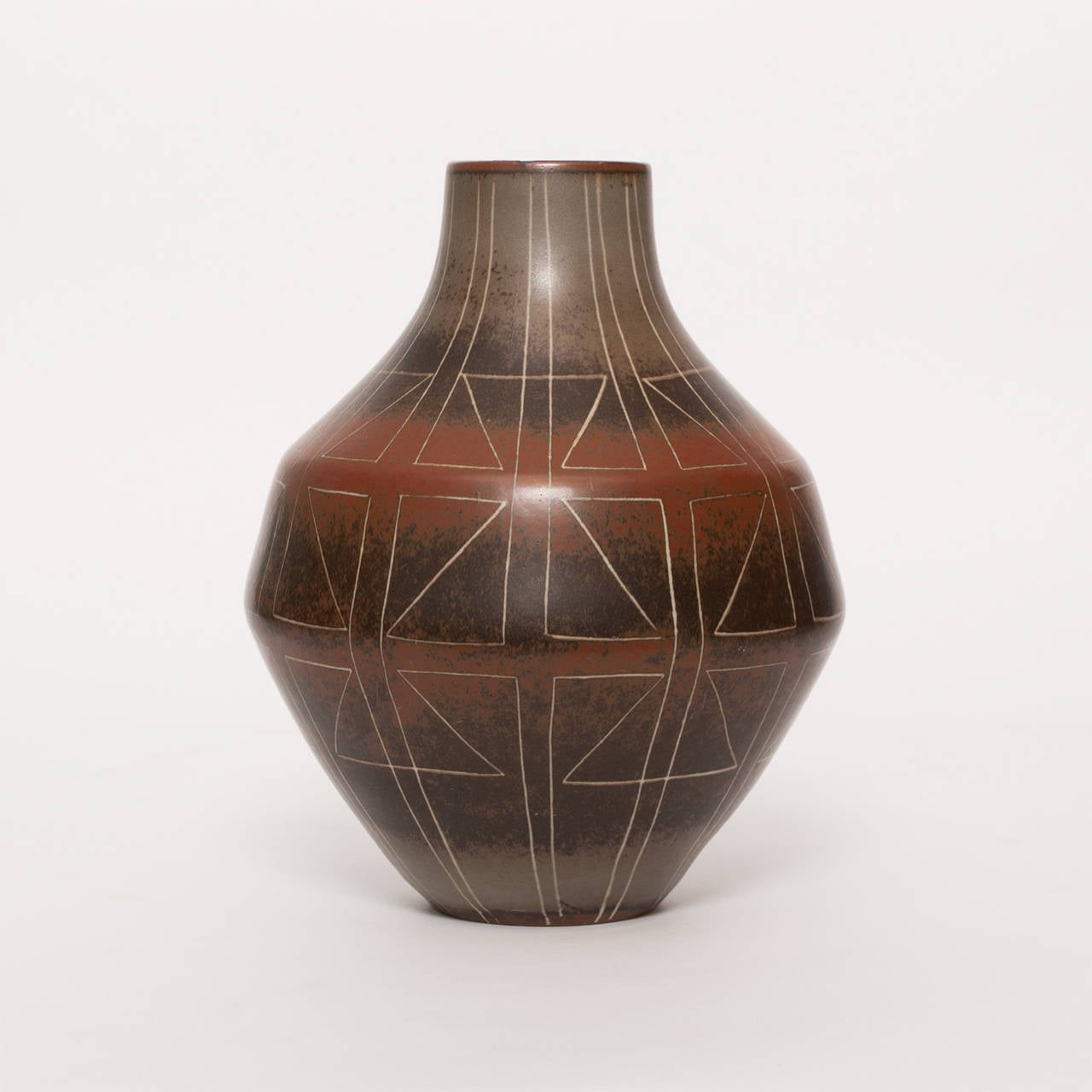 Large Swedish mid-century unique artist studio vase by Einar Lynge-Ahlberg for Rorstrand 1954-57. The vase features a combination of organic and geometric forms and enhanced with subtle glazing. Heights: 13