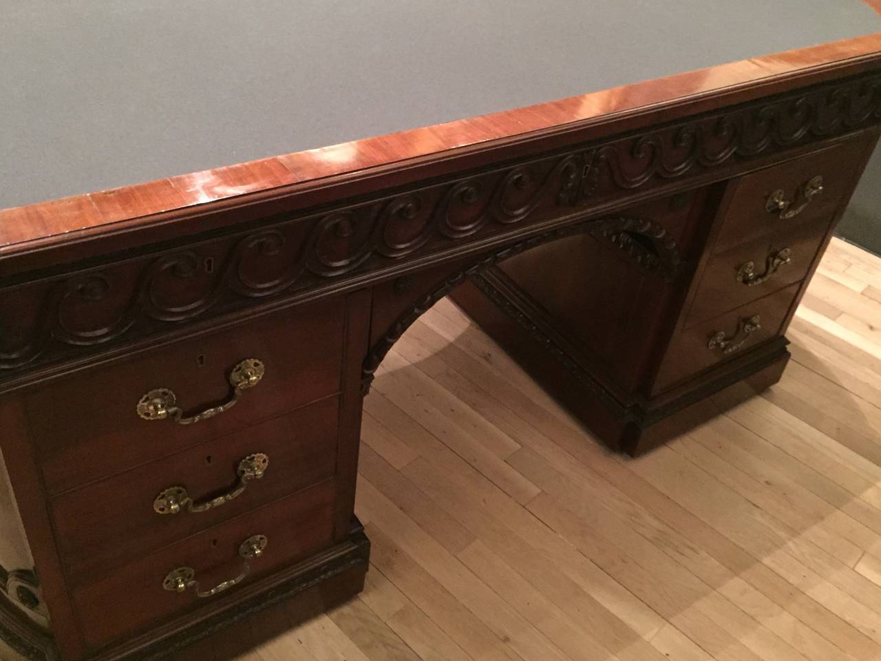 Georgian Mahogany Library Table In Good Condition For Sale In New York, NY