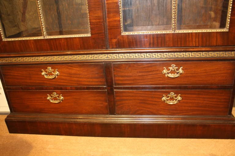 Pair of Georgian Parcel-Gilt Mahogany Bookcases In Good Condition In New York, NY