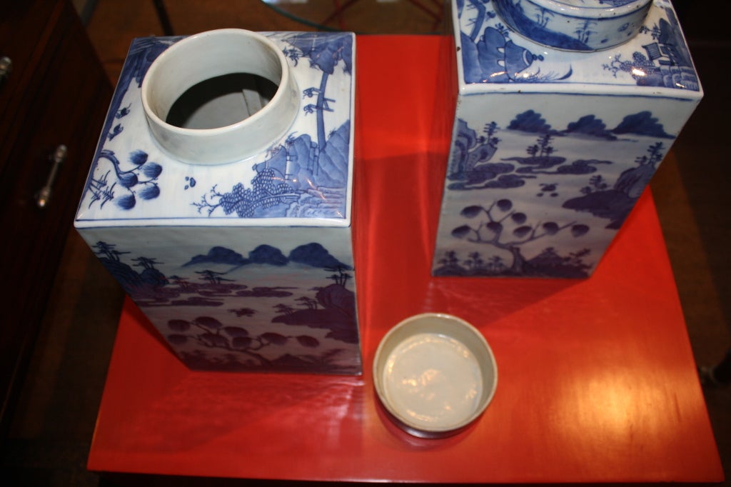 Pair of Chinese Blue and White Porcelain Lidded Tea Canisters In Good Condition In New York, NY