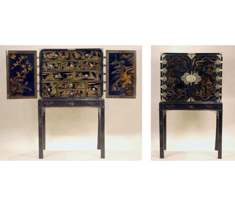 Chinese Export Gilt Bronze-Mounted Gold Decorated and Painted Chest on Stand In Good Condition In New York, NY