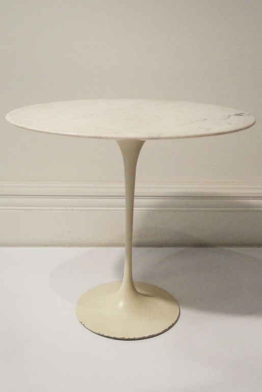 Early Eero Saarinen side table with Italian Carrara, Calcatta marble top and off white tulip pedestal base. Model No. 161 for Knoll, USA