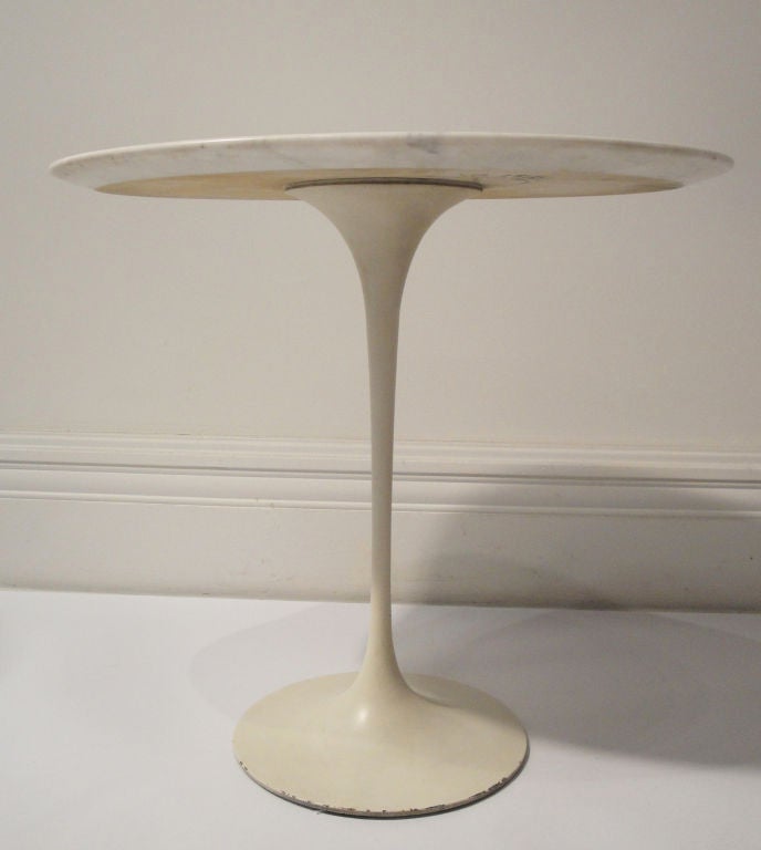 Mid-20th Century Oval Saarinen Side Table with Marble Top For Sale