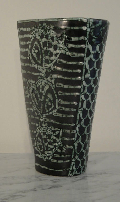 Black and celadon green vase decorated with fish pattern,signed at the bottom with artist's monogram.