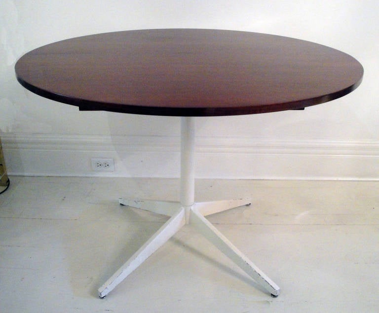 Mid-Century Modern Round Table by George Nelson For Sale