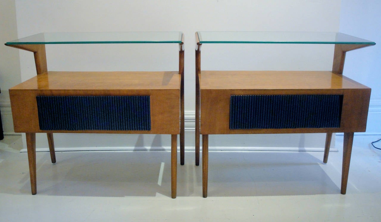 Pair of Italian Side Tables In Excellent Condition For Sale In Hudson, NY