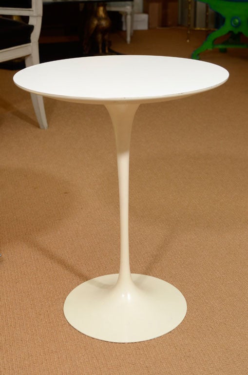 White Knoll Tulip Side Table with Laminate Top, Pair Available In Good Condition In Stamford, CT