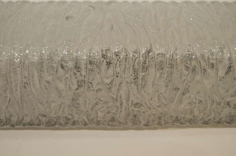 Wave Surface Ice Glass Vanity Sconce In Excellent Condition In Stamford, CT