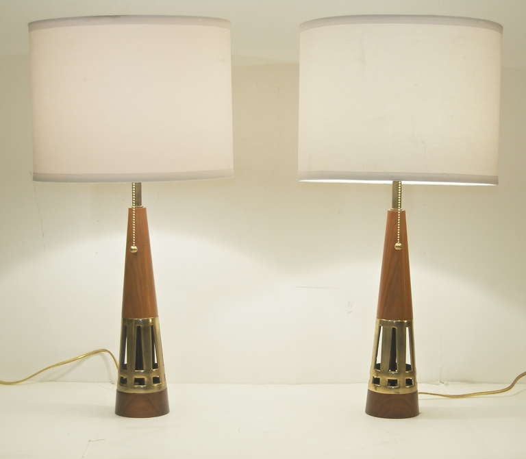Mid-Century Modern Pair of Conical Walnut and Brass Table Lamps by Tony Paul
