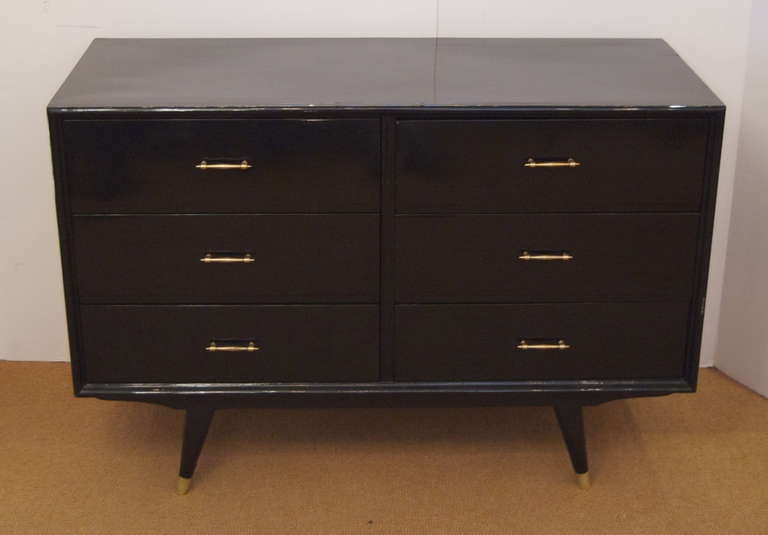 Stream line elegant Italian style dresser. A wonderful addition to enhance all decors. Great for an entrance foyer console.