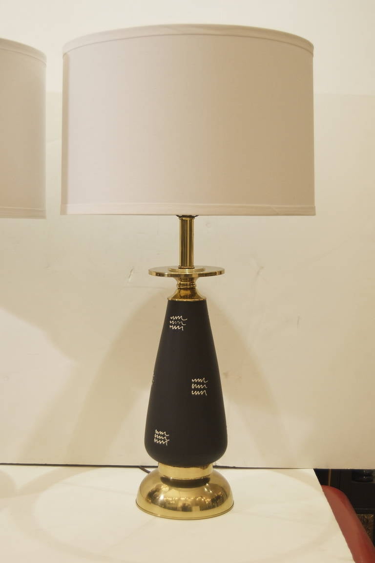 Mid-Century Modern Pair of Black Enameled and Brass Table Lamps For Sale