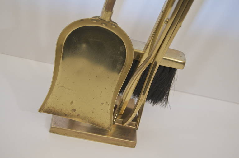 Mid-Century Modern Brass Fireplace Tool Set In Excellent Condition In Stamford, CT