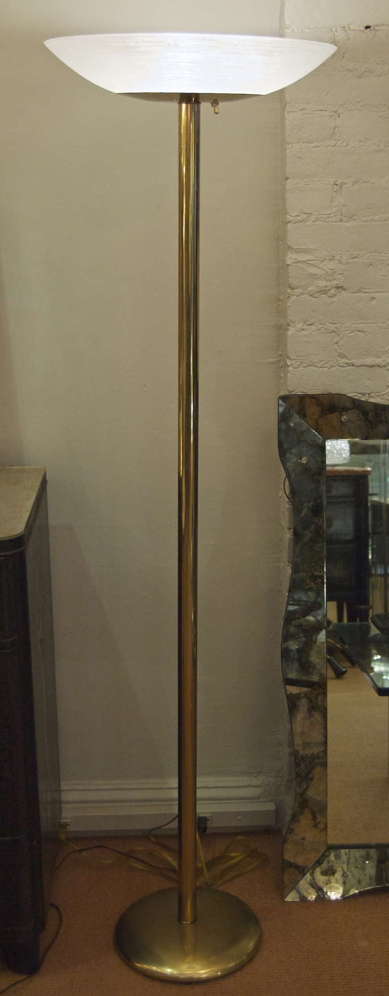 Beautiful and streamline brass tall lamp with textured glass shade.
3x75wts
3 way switch, new wiring.