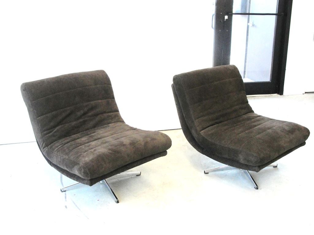 Upholstered in luxurious chocolate suede leather on swivel chrome bases.