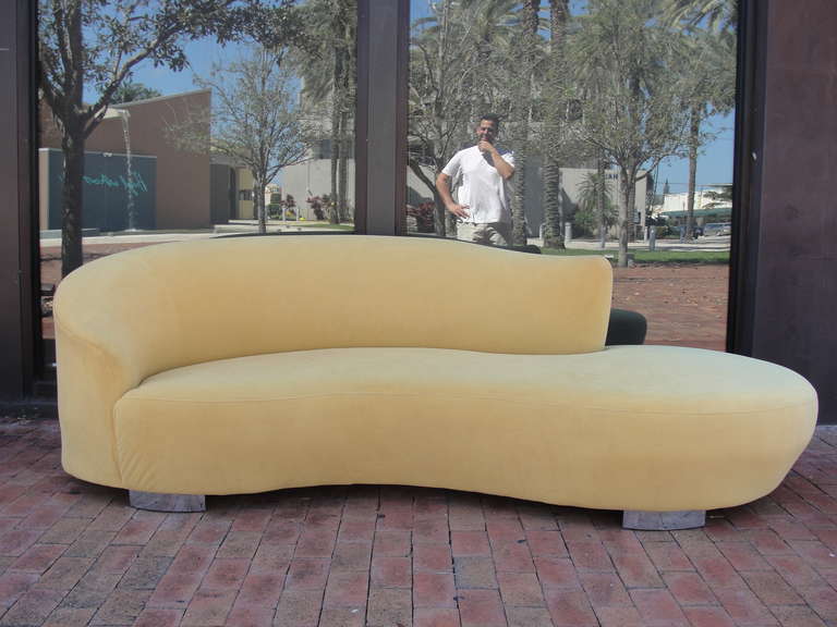Wonderful original sofa in free form design.

NOTE:  We do have an identical Kagan sofa (Blue) in our Miami location.