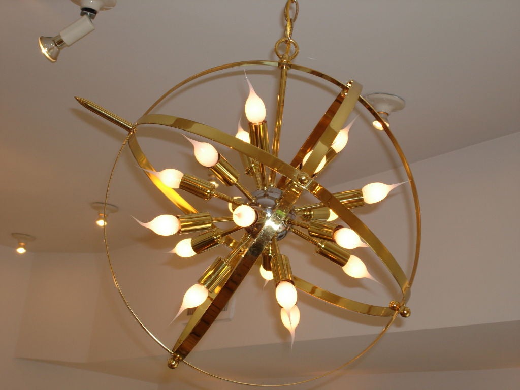 Globe Sputnik Chandelier with 18 Lights In Excellent Condition In East Hampton, NY