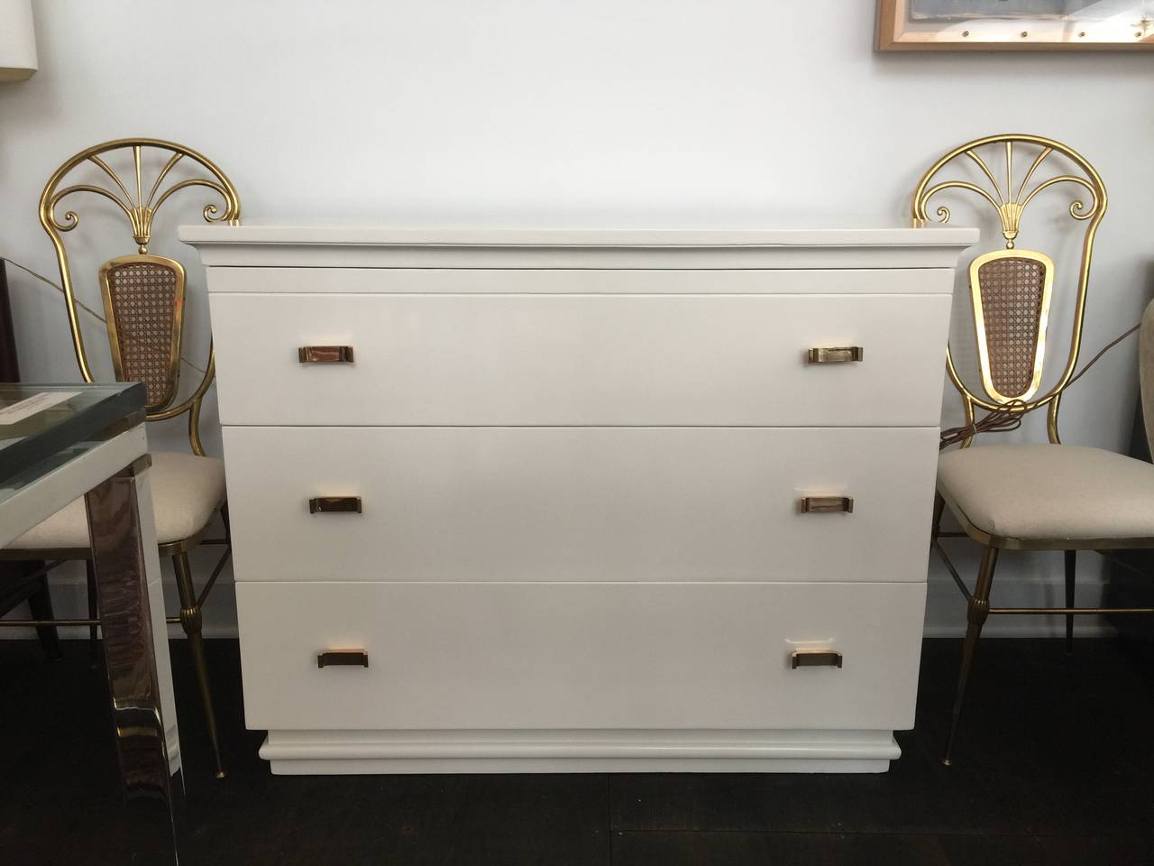 Vintage Donald Deskey Art Deco Dresser with Bronze Pulls In condizioni buone in vendita a North Miami, FL