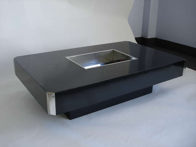 Beautiful black laminate and stainless steel ice bucket embedded for wine/champagne.  

Documented original design by famed photographer and furniture designer.
