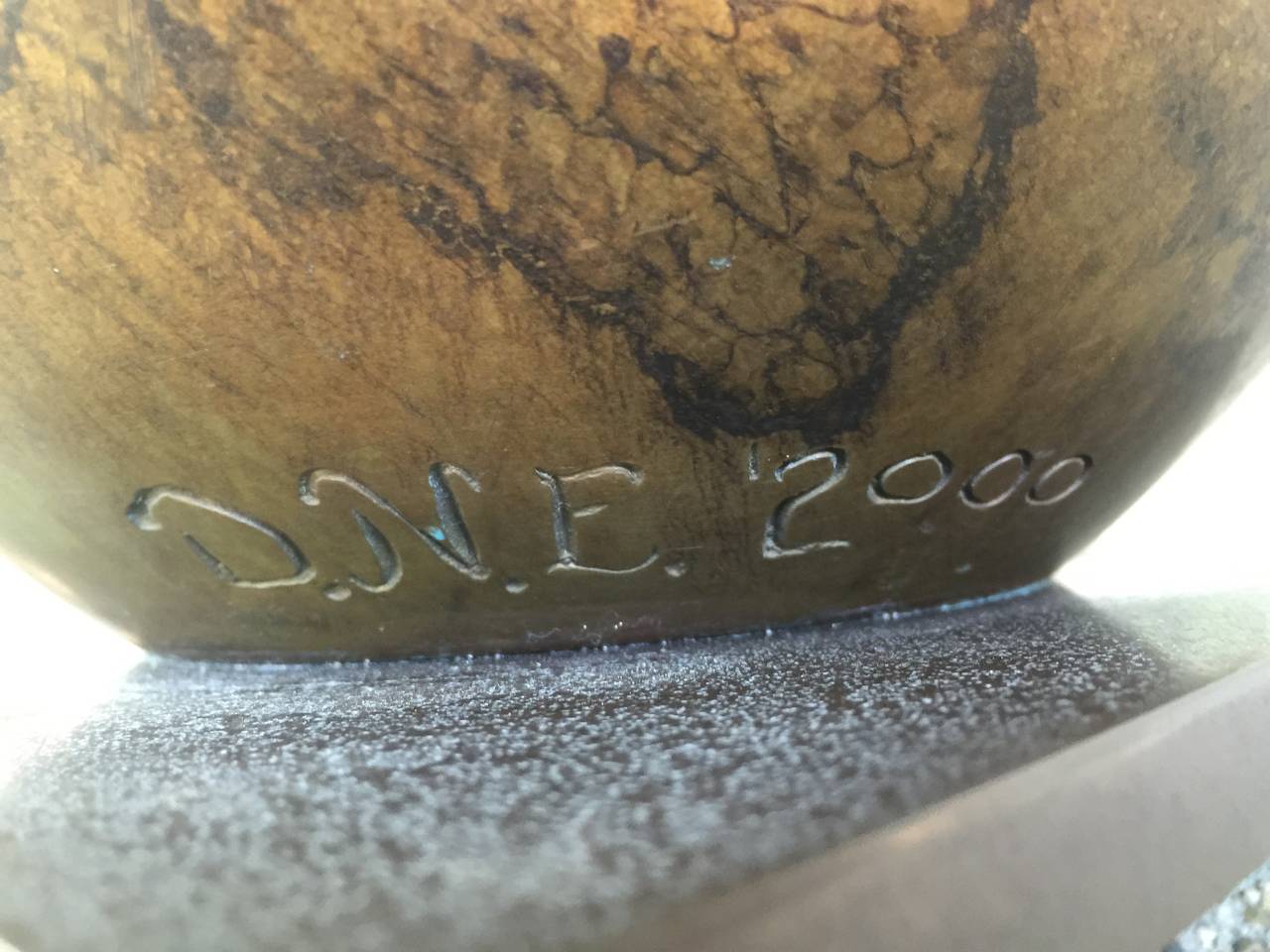 David Ebner Bronze-Bodenskulptur mit Wellenschliff, signiert im Zustand „Hervorragend“ im Angebot in East Hampton, NY