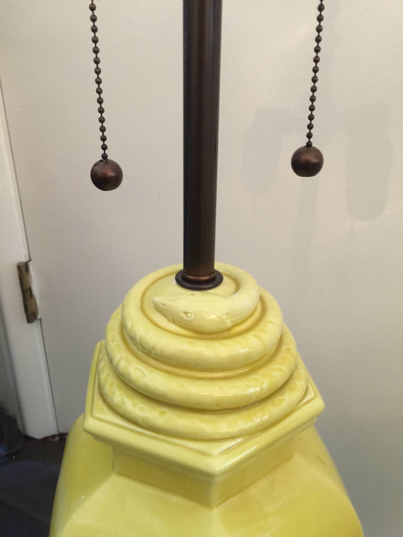 A beautiful shade of citron yellow with hexagonal brass base and hardware. Double sockets, newly rewired, silk cable. 

Yellow lamp base is 19.25