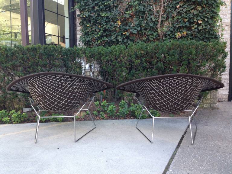 Pair of Early Bertoia Wide Diamond Chairs In Good Condition For Sale In East Hampton, NY