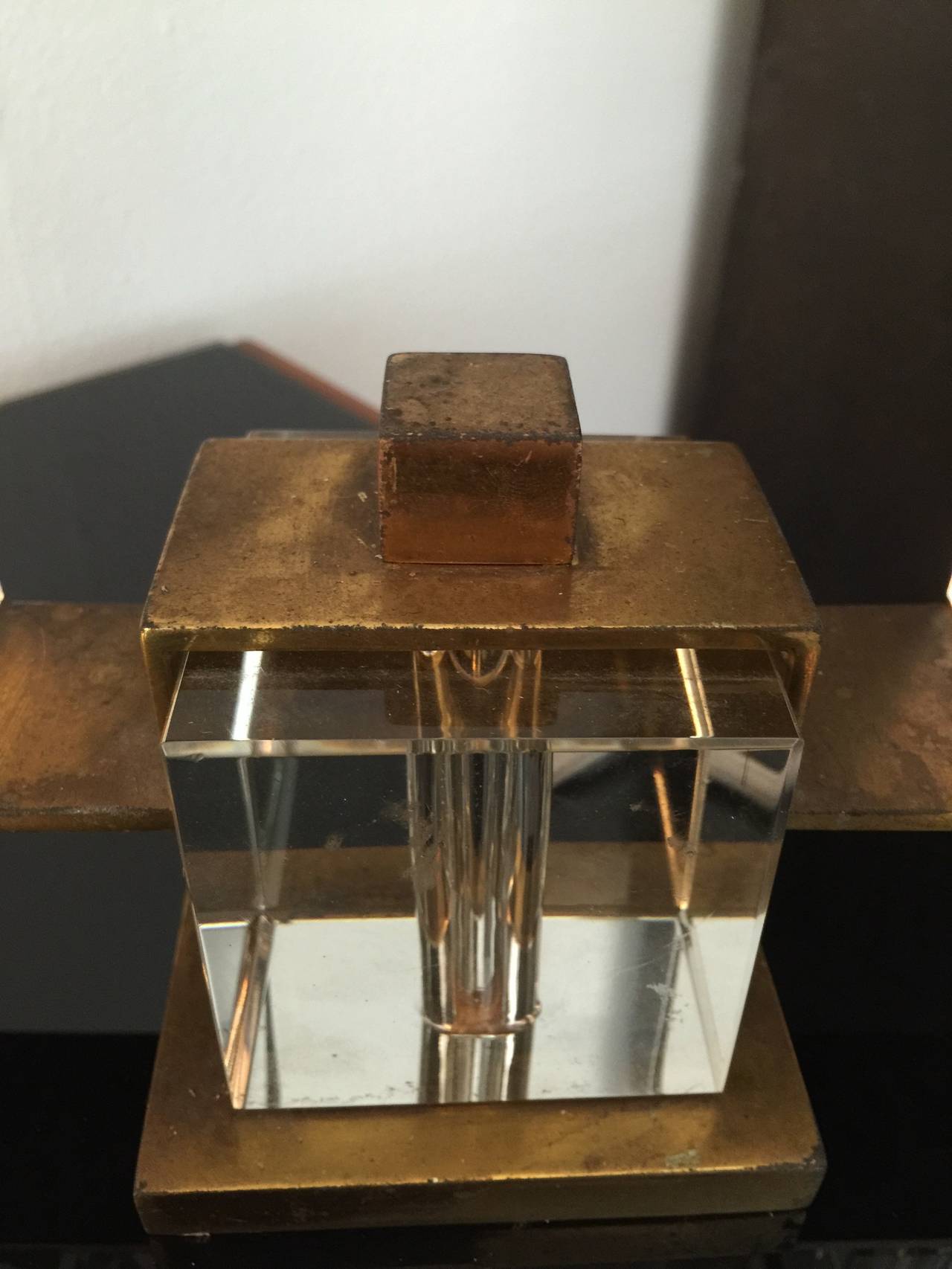 Magnifique lampe de boudoir en bronze doré et cristal de Jacques Adnet Bon état - En vente à East Hampton, NY