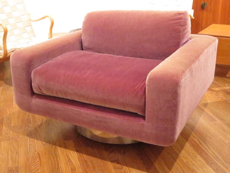 Oversized Swivel Chair in The Style of Harvey Probber