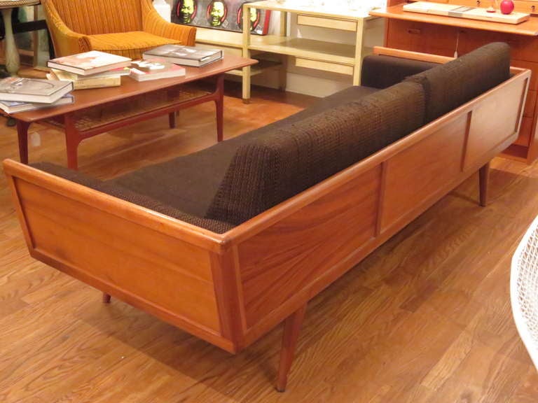 Sofa Designed by Mel Smilow for Smilow-Thielle In Good Condition In Tarrytown, NY