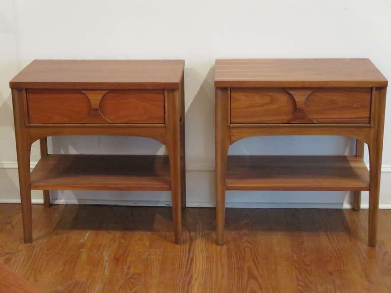 Kent Coffey Pair of Side Tables / End Tables In Good Condition In Tarrytown, NY