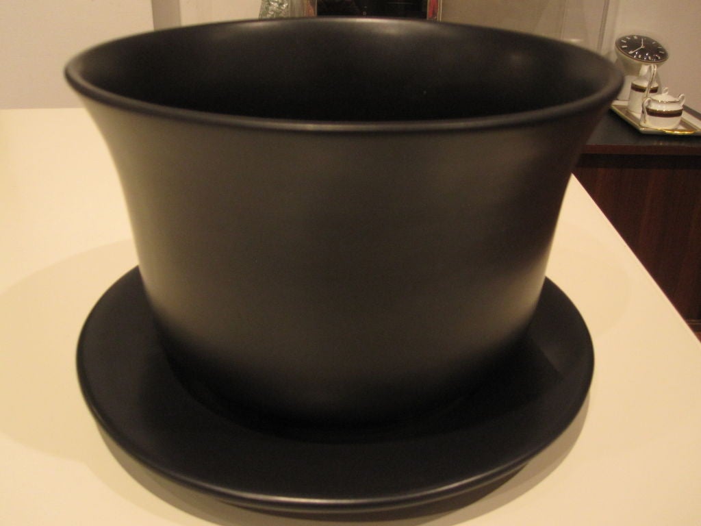 Black ceramic vase with underplate , matte finish
