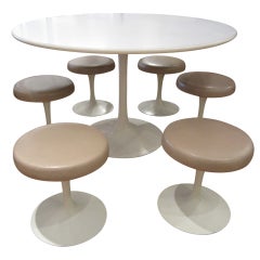 Saarinen Tulip Dining Table With Six Tulip Stools For Knoll