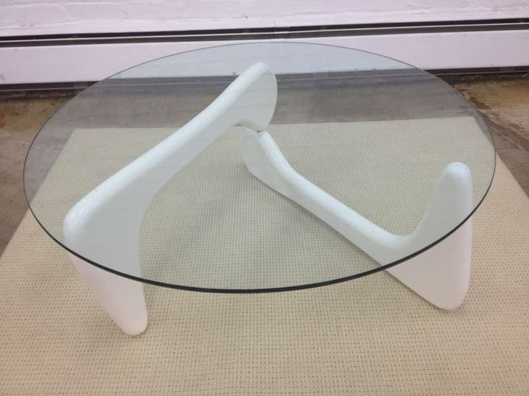 Coffee Table By Isamu Noguchi In Good Condition For Sale In Tarrytown, NY