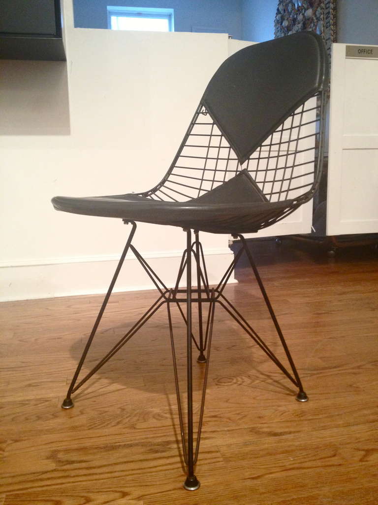 Set of Seven Eames Dining Chairs With Bikini Pads and Eiffel Bases In Good Condition In Tarrytown, NY