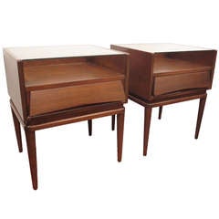 Elegant Pair of Night Stands / End Tables