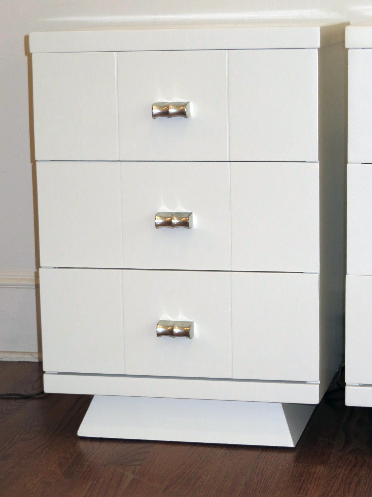Pair of Nightstands or End Tables In Excellent Condition In Tarrytown, NY