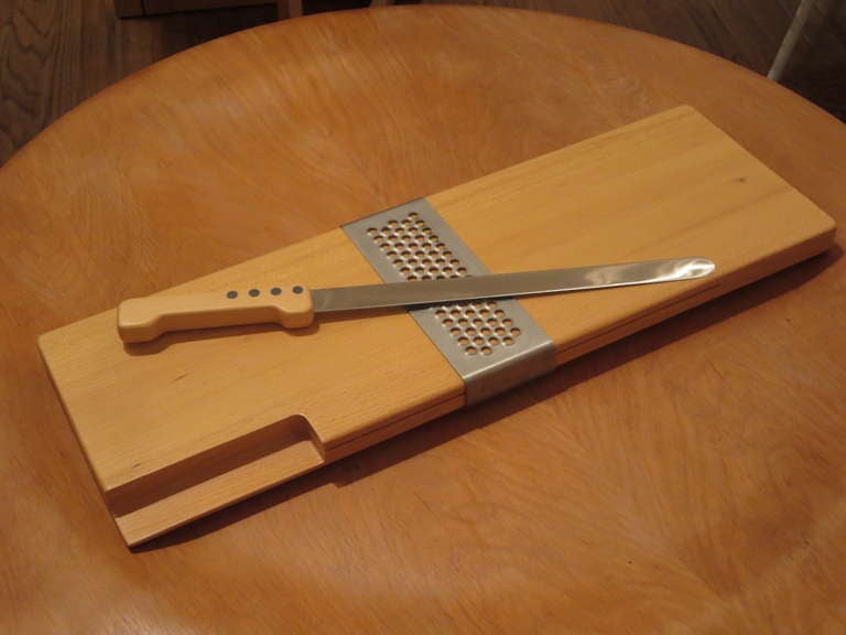 Beautiful cheese cutting board in perfect condition ( never used ), designed by
Richard Nissen