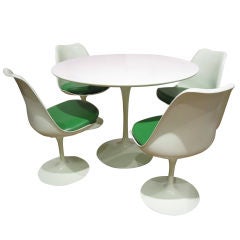 Knoll  Dining Table and Four Dining Chairs Designed by  Saarinen