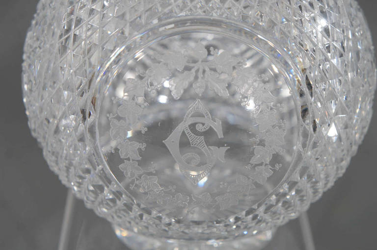 Service à liqueurs de six pièces en cristal taillé composé de quatre carafes, d'un claret et d'un pichet, 19e siècle en vente 1