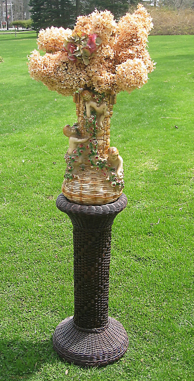 Victorian Wicker Pedestal In Excellent Condition For Sale In Sheffield, MA