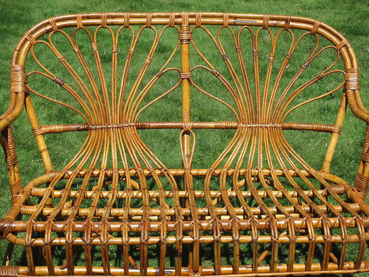 Stick Wicker/Rattan Settee In Excellent Condition For Sale In Sheffield, MA