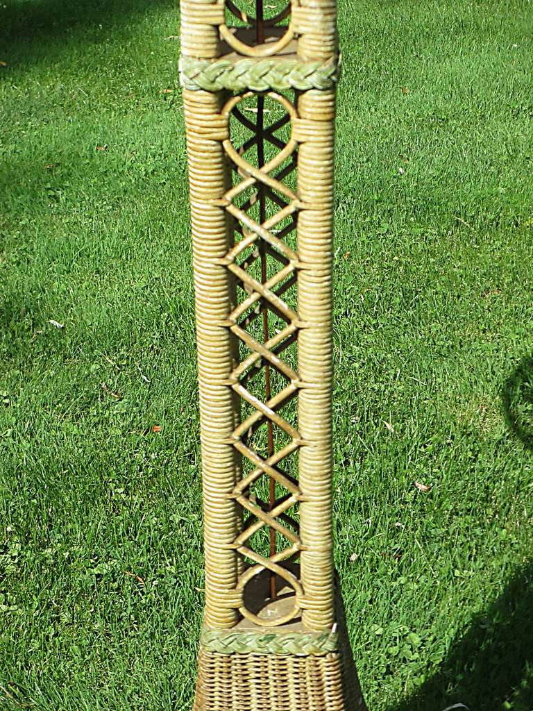 Bar Harbor Wicker Floor Lamp In Excellent Condition In Sheffield, MA