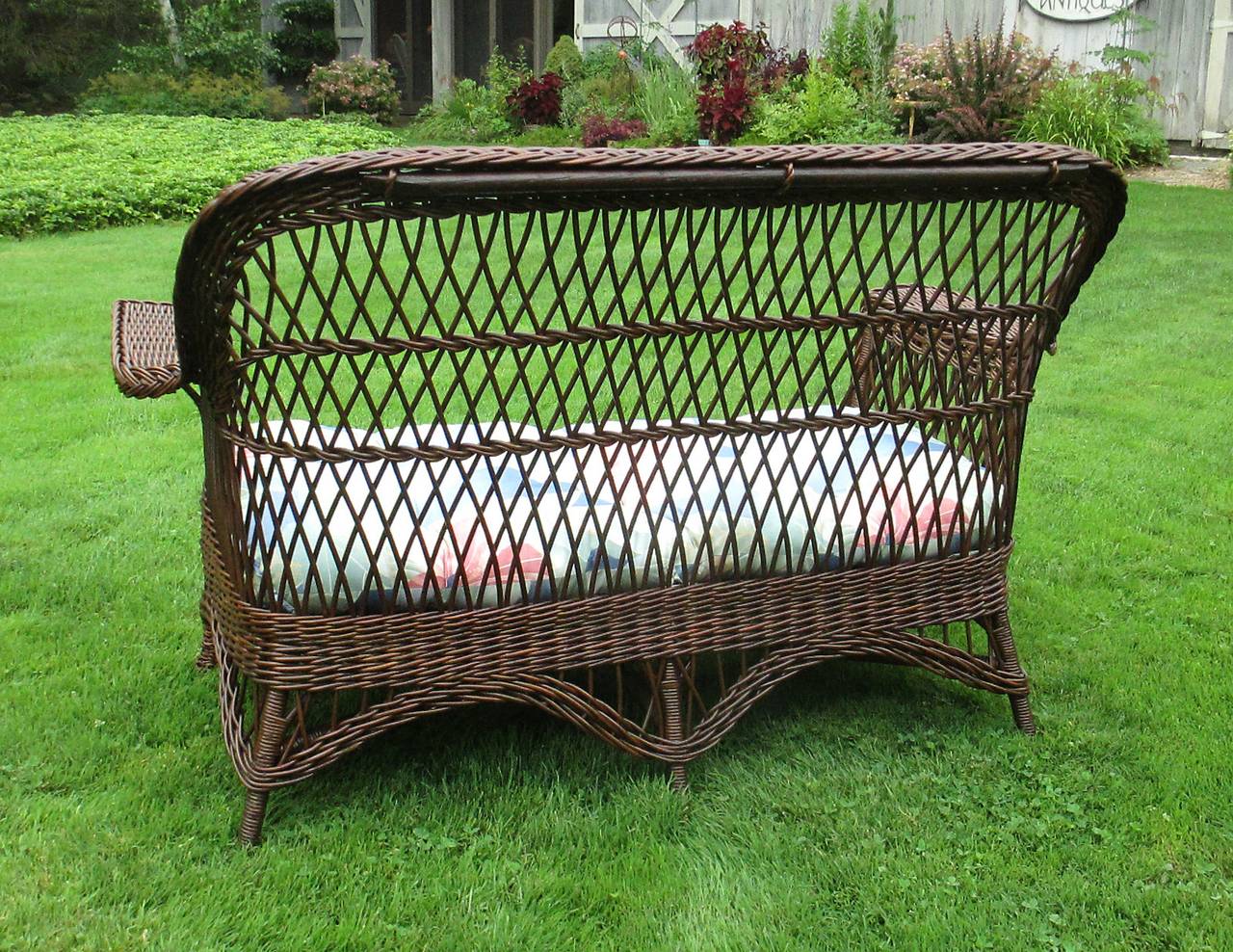 Bar Harbor Wicker Settee For Sale at 1stDibs