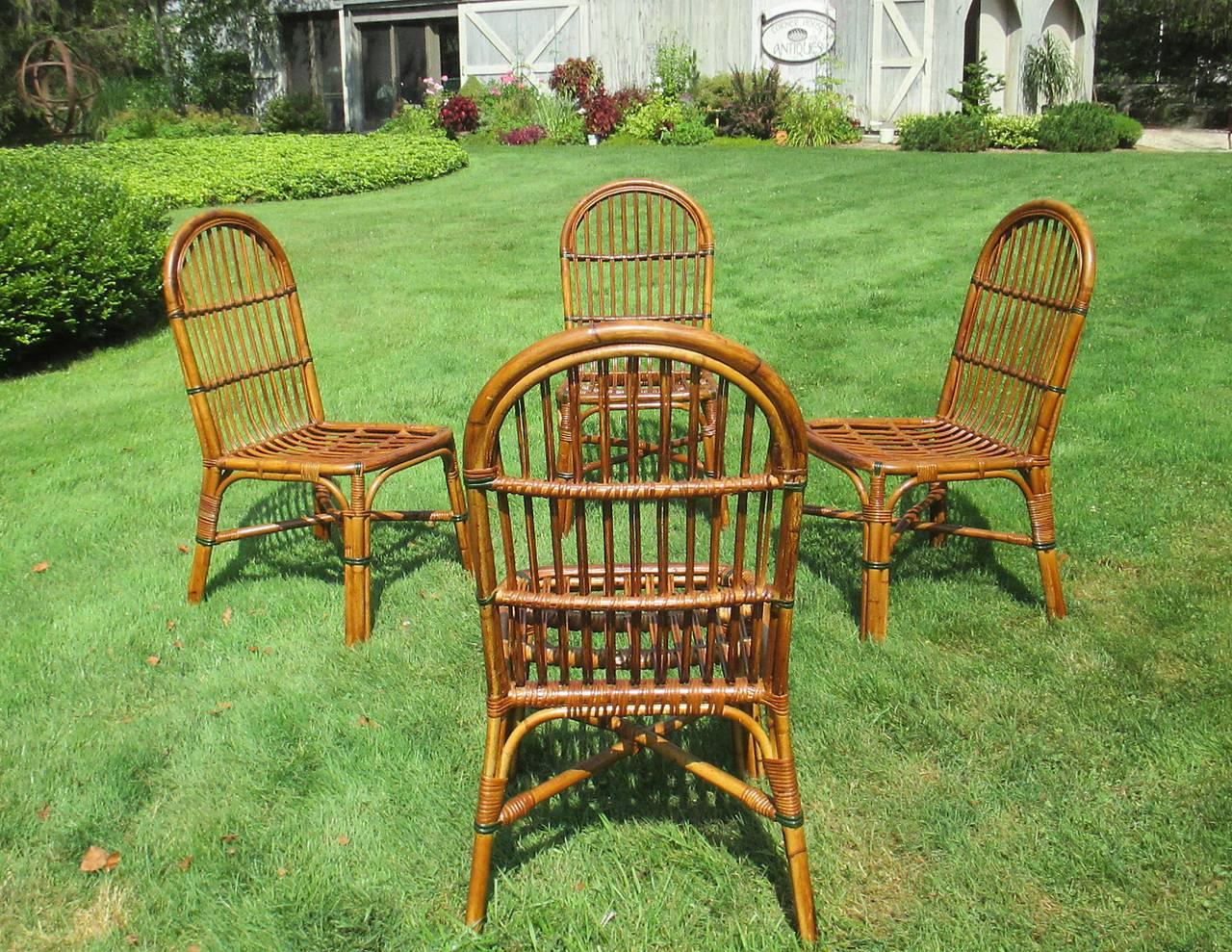 Five-Piece Stick Wicker Dining Set In Excellent Condition For Sale In Sheffield, MA