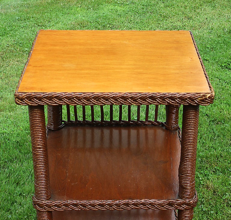 Bar Harbor Wicker Table In Excellent Condition In Sheffield, MA